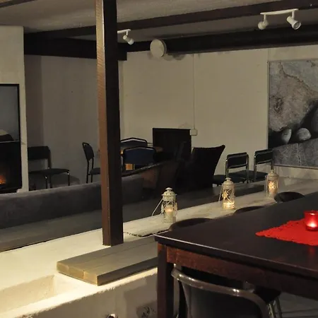 Tuhannen Tarinan Talo 3*