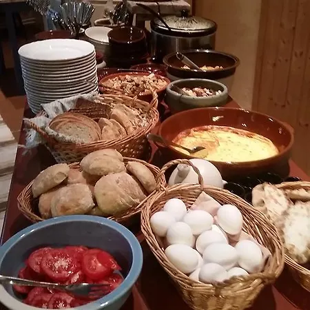 Tuhannen Tarinan Talo Hotelli